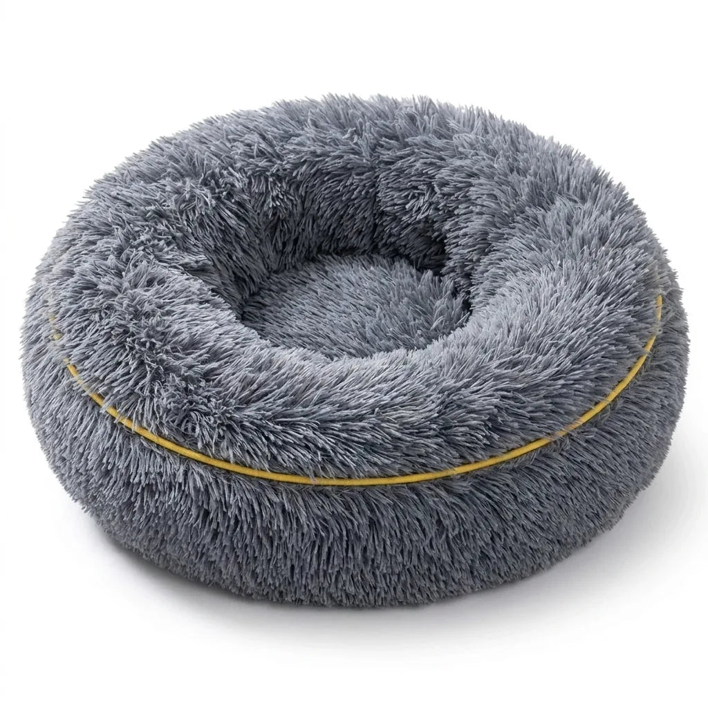 Cuccia a ciambella super morbida per cani colore grigio scuro su sfondo bianco