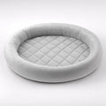 Cuccia in velluto grigio trapuntata su sfondo bianco