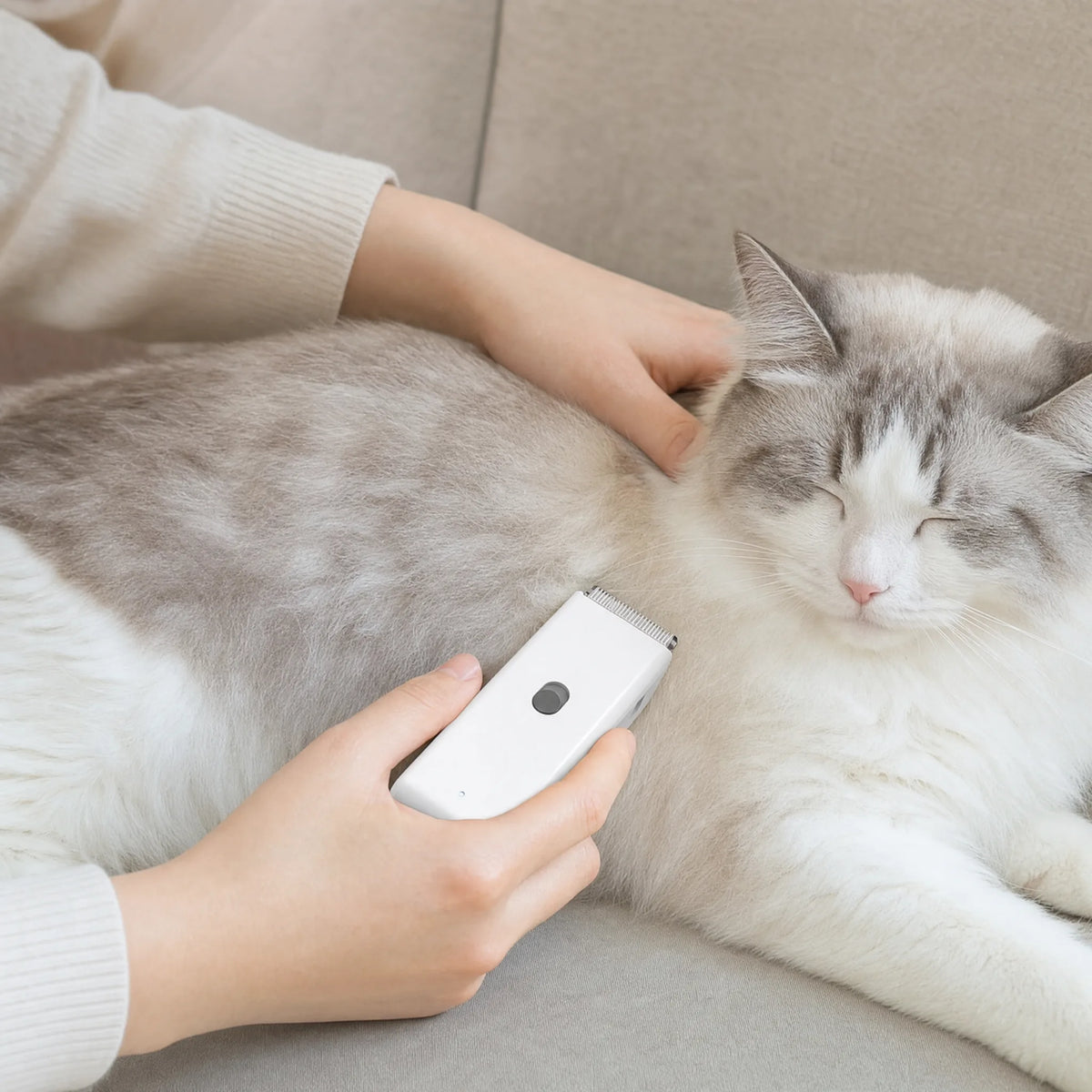 Tosatrice silenziosa mini su gatto a contatto col pelo del corpo