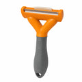 Spazzola per sottopelo cane versione pelo lungo su sfondo bianco
